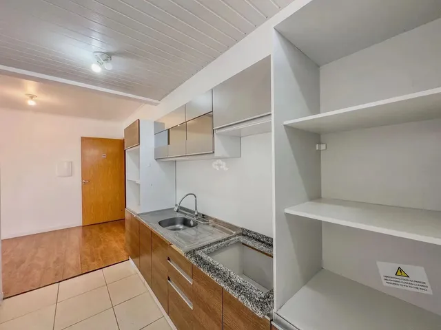 Imagem 5: Apartamento 2 Dormitorios, Sacada, Semi-Mobiliado e 1 Vaga de Garagem. Bairro Vila Rosa Em