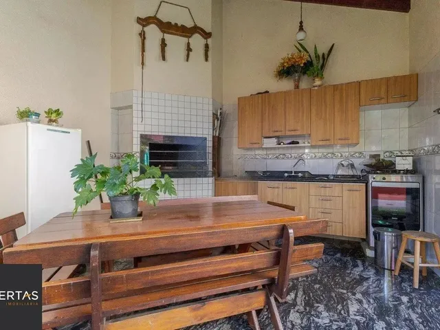 Imagem 14: Casa de 297M² no Centro de Canoas, com 3 Quartos, 1 Suíte e 3 Vagas de Garagem