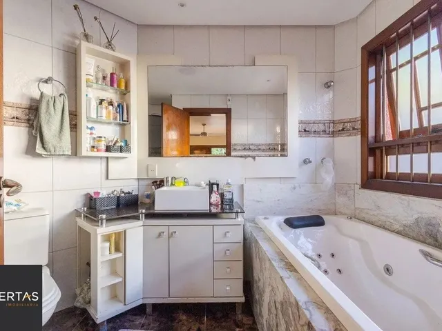 Imagem 3: Casa de 297M² no Centro de Canoas, com 3 Quartos, 1 Suíte e 3 Vagas de Garagem