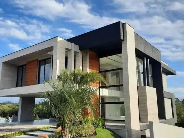Imagem 7: Viva o Luxo e Conforto em 452M² de Puro Requinte: 4 Suítes e Área de Lazer Completa