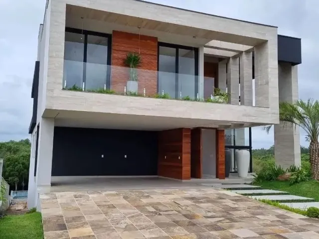 Imagem 4: Viva o Luxo e Conforto em 452M² de Puro Requinte: 4 Suítes e Área de Lazer Completa