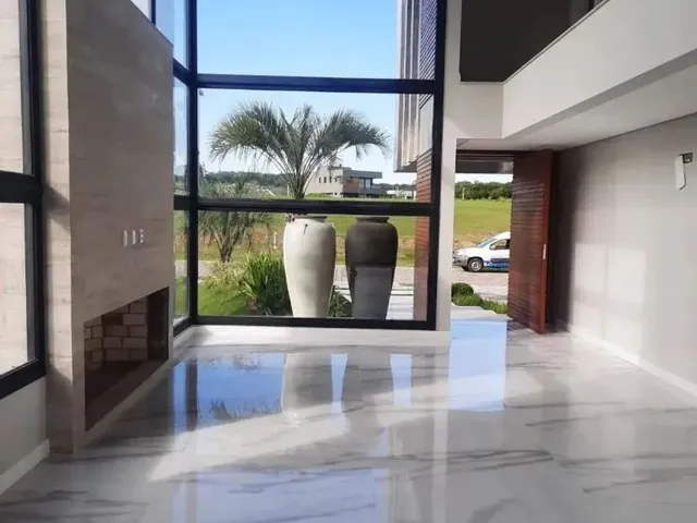 Imagem 3: Viva o Luxo e Conforto em 452M² de Puro Requinte: 4 Suítes e Área de Lazer Completa