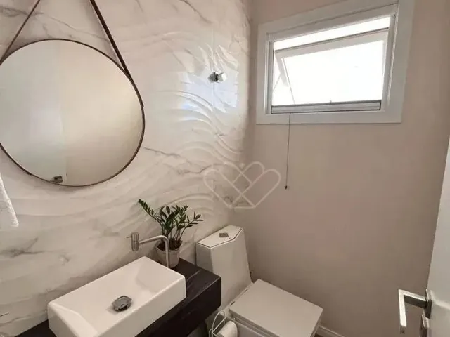 Imagem 2: Casa Estilo Serra com 3 Dormitórios À Venda em Condomínio Exclusivo no Centro De