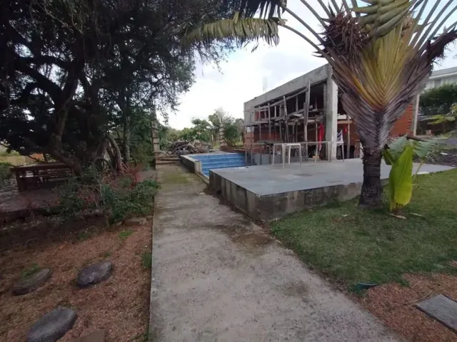 Imagem 12: Casa com Suíte Master e Piscina no Bairro Neópolis