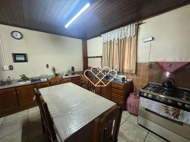 Imagem 6: Seu Novo Refúgio: Ampla Casa com 5 Dormitórios em Nossa Chácara!