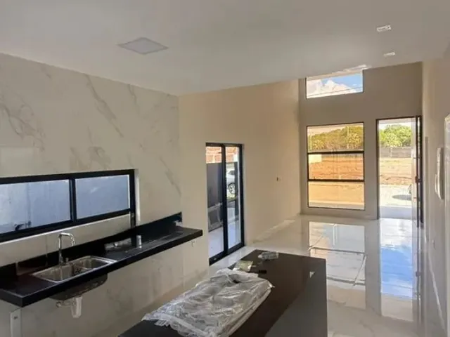 Imagem 2: Casa Térrea Sofisticada no Bosque do Sol com 03 Quartos e Piscina