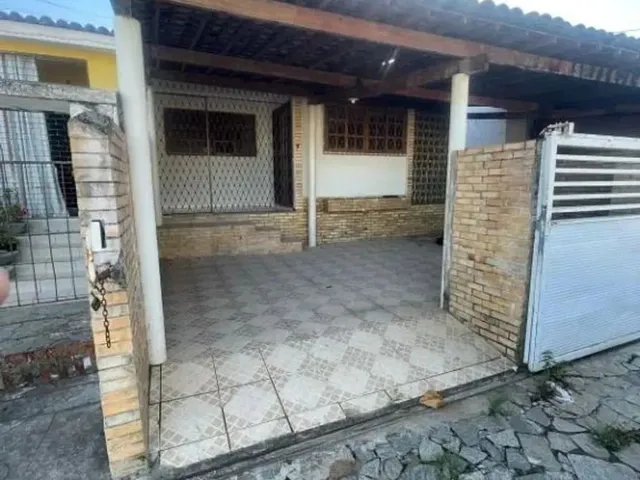 Imagem: Casa À Venda, 2 Quartos, 1 Suíte, 2 Vagas