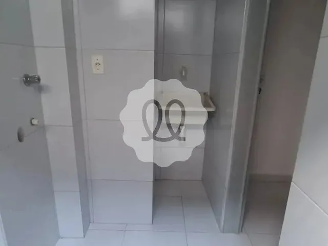 Imagem 2: Apto Á Venda com 3 Quartos Sendo 1 Suíte em Intermares