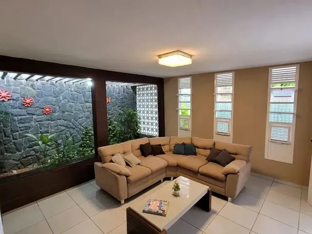 Imagem 8: Casa com 4 Quartos Sendo 3 Semi Suítes e Uma Suíte Master com Closet e Hidro no Bairro