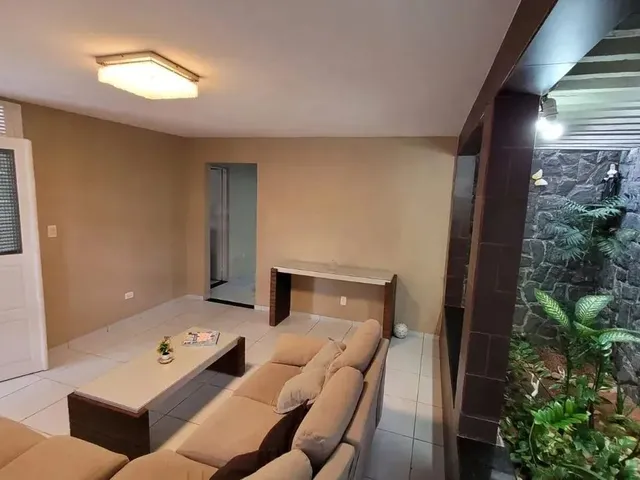 Imagem 15: Casa com 4 Quartos Sendo 3 Semi Suítes e Uma Suíte Master com Closet e Hidro no Bairro