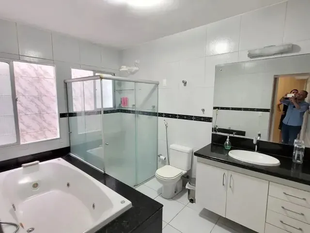 Imagem 6: Casa com 4 Quartos Sendo 3 Semi Suítes e Uma Suíte Master com Closet e Hidro no Bairro