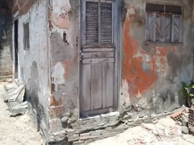 Imagem 3: Vendo Um Terreno com Um Ponto de Comercio Mede 15 por 32 com Uma Casa...