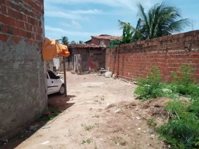 Imagem 4: Vendo Um Terreno com Um Ponto de Comercio Mede 15 por 32 com Uma Casa...
