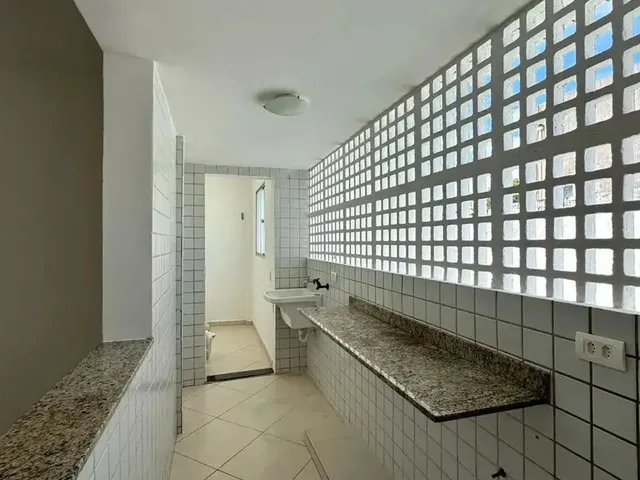 Imagem 10: Imóvel para Venda Possui 110 Metros Quadrados com 3 Quartos em Petrópolis - Natal - Rn