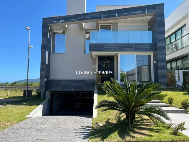 Imagem: Casa de Alto Padrão com Vista para o Mar