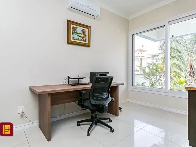 Imagem 10: Casa À Venda com 363 M² de Área Privativa no Morro das Pedras em Florianópolis Sc
