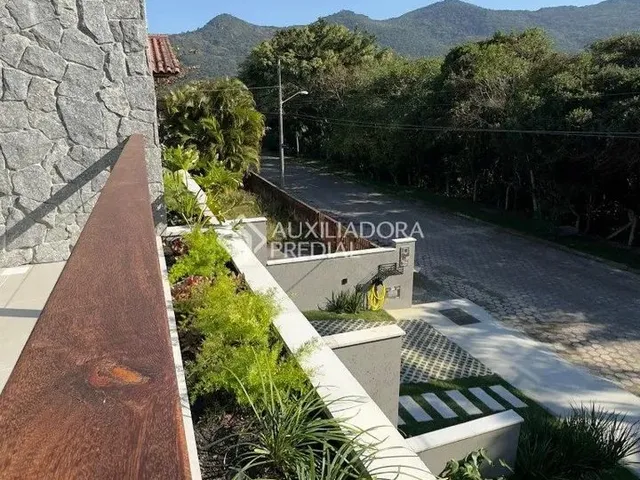 Imagem 11: Casa Geminada com 164 M², 3 Dormitórios (1 Suíte) no Pântano do Sul - Rua das Bauxitas