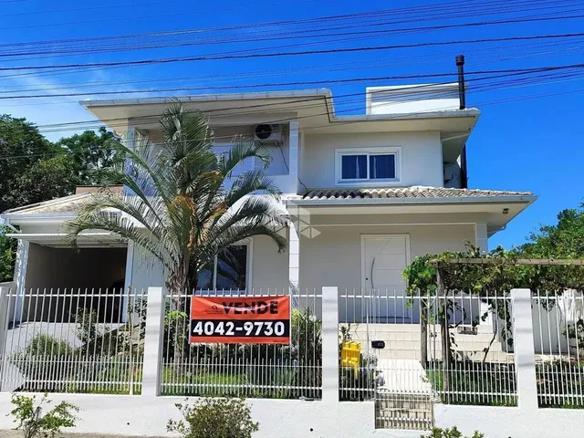 Imagem 1: Casa 4 Quartos Sendo 2 Suítes com 2 Vagas de Garagem e Piscina no Campeche Florianópolis