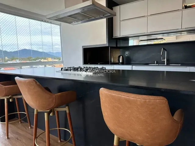 Imagem 3: Imóvel para Venda Possui 190 Metros Quadrados com 3 Quartos em Campeche - Florianópolis
