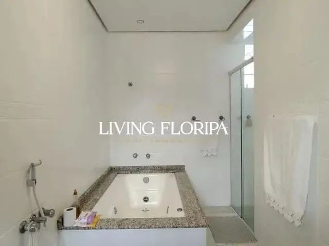 Imagem 15: Aconchegante Casa, com 4 Dormitórios, em Condomínio Fechado, Coma Acesso a Praia!