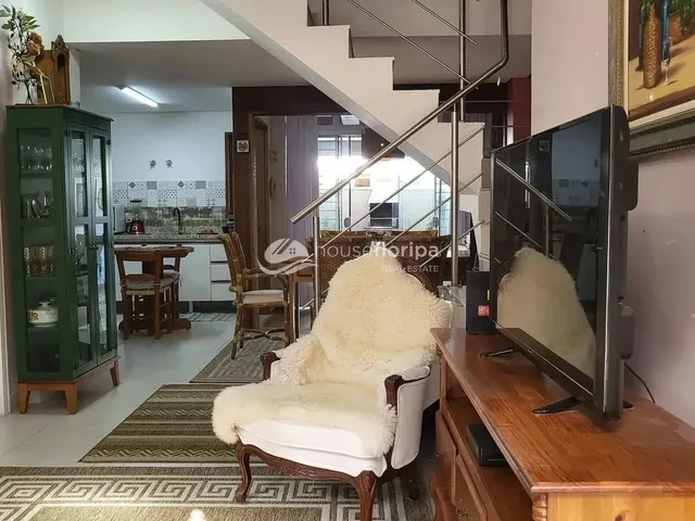 Imagem 3: Casa Aconchegante e Mobiliada com 3 Suítes, em Localização Privilegiada, À Venda