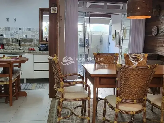 Imagem 12: Casa Aconchegante e Mobiliada com 3 Suítes, em Localização Privilegiada, À Venda