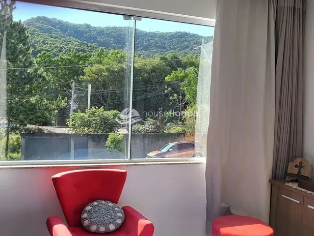 Imagem 10: Casa Aconchegante e Mobiliada com 3 Suítes, em Localização Privilegiada, À Venda