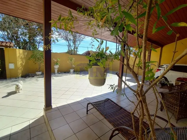 Imagem 3: No Centro de Pinhais - Uma Casa Térrea Espaçosa Espera por Você!