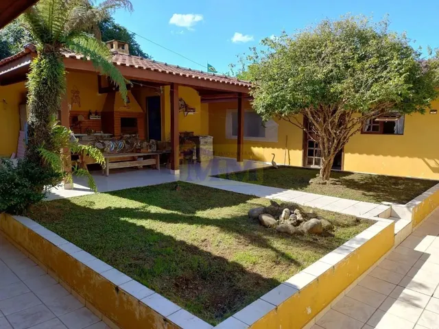 Imagem 6: No Centro de Pinhais - Uma Casa Térrea Espaçosa Espera por Você!