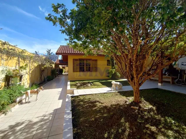 Imagem 5: No Centro de Pinhais - Uma Casa Térrea Espaçosa Espera por Você!