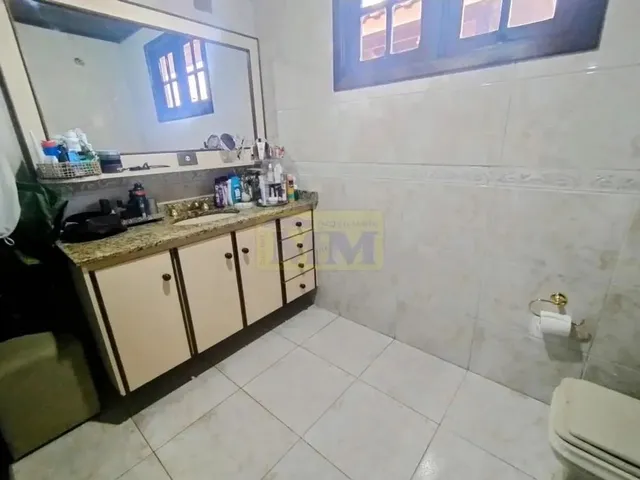 Imagem 12: No Centro de Pinhais - Uma Casa Térrea Espaçosa Espera por Você!