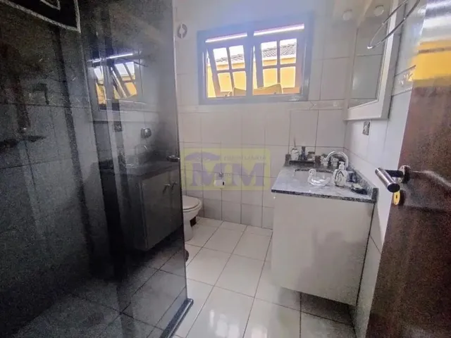 Imagem 13: No Centro de Pinhais - Uma Casa Térrea Espaçosa Espera por Você!