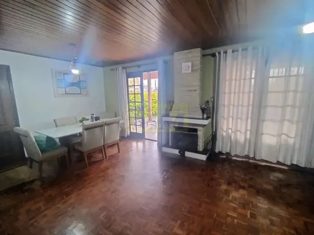 Imagem 8: No Centro de Pinhais - Uma Casa Térrea Espaçosa Espera por Você!