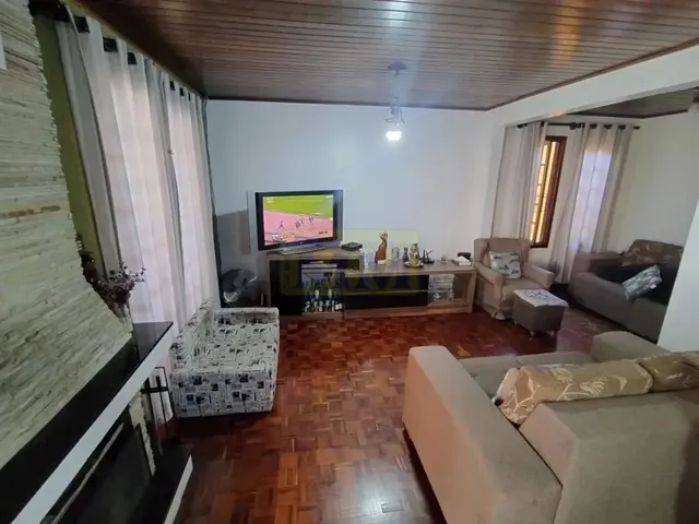 Imagem 14: No Centro de Pinhais - Uma Casa Térrea Espaçosa Espera por Você!