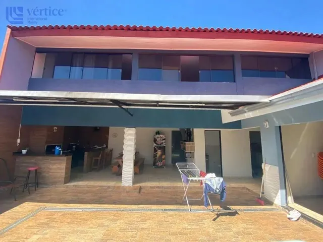 Imagem 3: Casa À Venda em Maringá, Parque das Laranjeiras, com 3 Quartos, com 265 M²