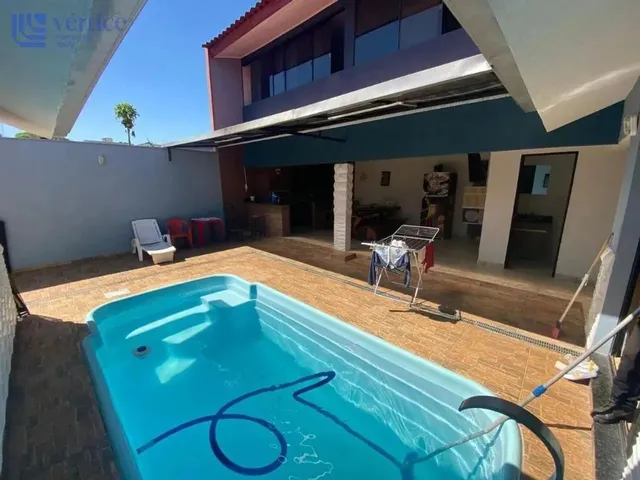 Imagem 10: Casa À Venda em Maringá, Parque das Laranjeiras, com 3 Quartos, com 265 M²
