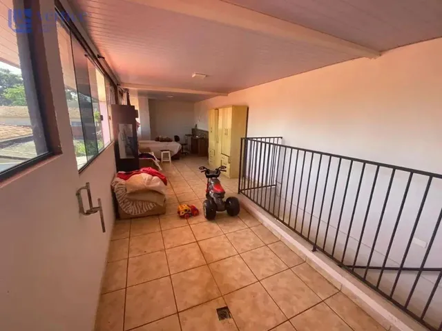 Imagem 15: Casa À Venda em Maringá, Parque das Laranjeiras, com 3 Quartos, com 265 M²