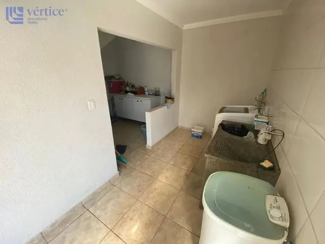 Imagem 9: Casa À Venda em Maringá, Parque das Laranjeiras, com 3 Quartos, com 265 M²