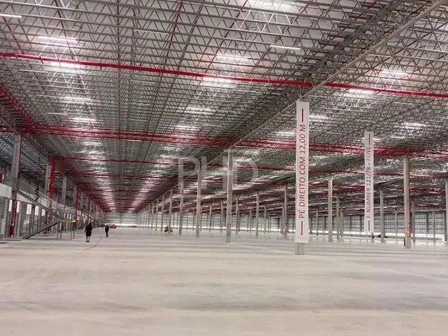 Imagem: O depósito possui 5 Vagas na garagem, 2.858m² de Área e