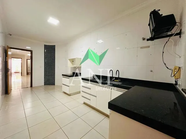 Imagem 3: Ótima Casa Térrea a Venda, 3 Suítes, Armários e Churrasqueira, Setor Sudoeste