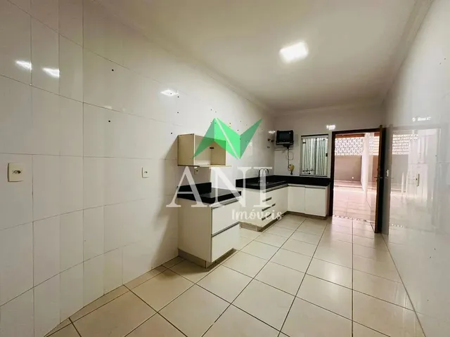 Imagem 15: Ótima Casa Térrea a Venda, 3 Suítes, Armários e Churrasqueira, Setor Sudoeste