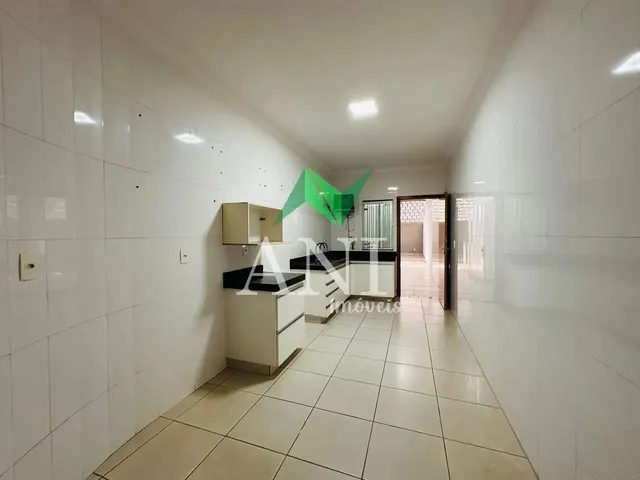 Imagem 8: Ótima Casa Térrea a Venda, 3 Suítes, Armários e Churrasqueira, Setor Sudoeste