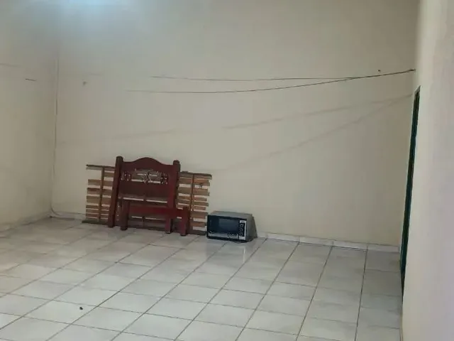 Imagem 3: Casa Setor União com 3 Quartos Varanda Frente Praça Prox a Av T-9 Oportunidade Única