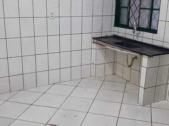 Imagem 8: Casa Setor União com 3 Quartos Varanda Frente Praça Prox a Av T-9 Oportunidade Única