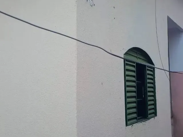 Imagem 6: Casa Setor União com 3 Quartos Varanda Frente Praça Prox a Av T-9 Oportunidade Única