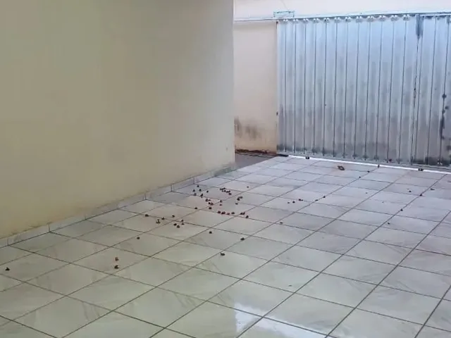 Imagem 7: Casa Setor União com 3 Quartos Varanda Frente Praça Prox a Av T-9 Oportunidade Única