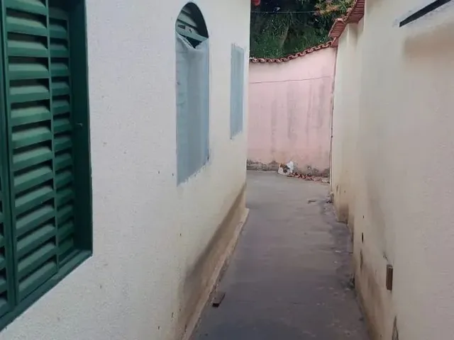 Imagem 9: Casa Setor União com 3 Quartos Varanda Frente Praça Prox a Av T-9 Oportunidade Única