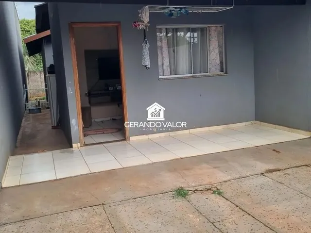 Imagem: A casa possui 2 Dormitórios, 1 Banheiro, 2 Vagas na