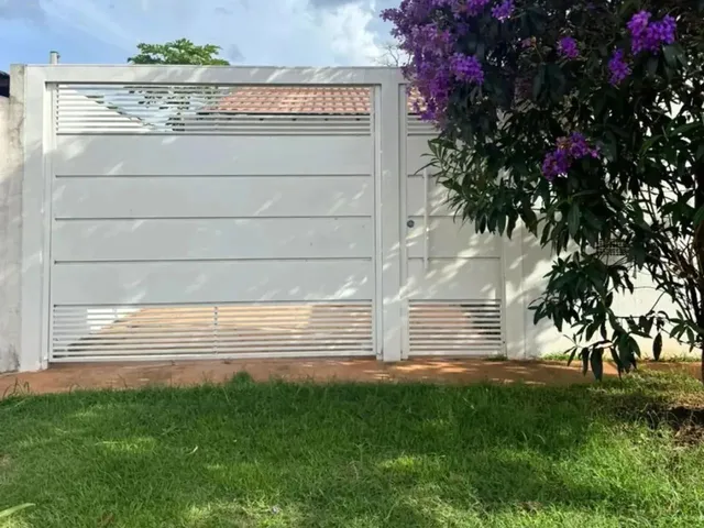 Imagem: A casa possui 2 Dormitórios, 1 Banheiro, 2 Vagas na