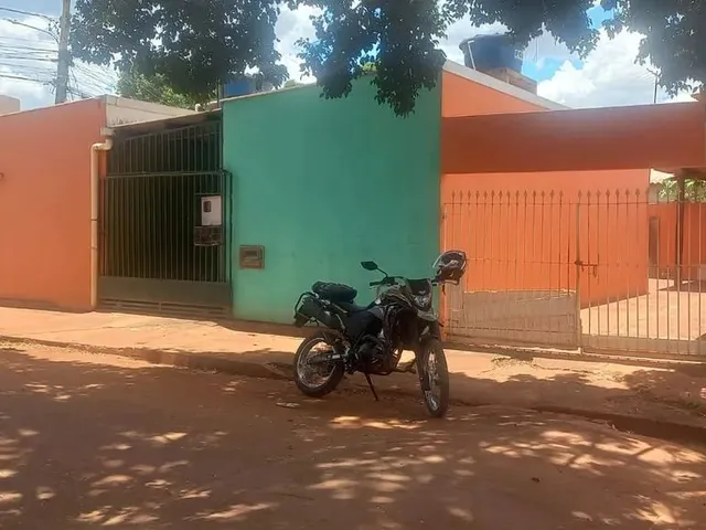 Imagem: A casa possui 1 Dormitório, 1 Banheiro, 1 Vaga na garagem,